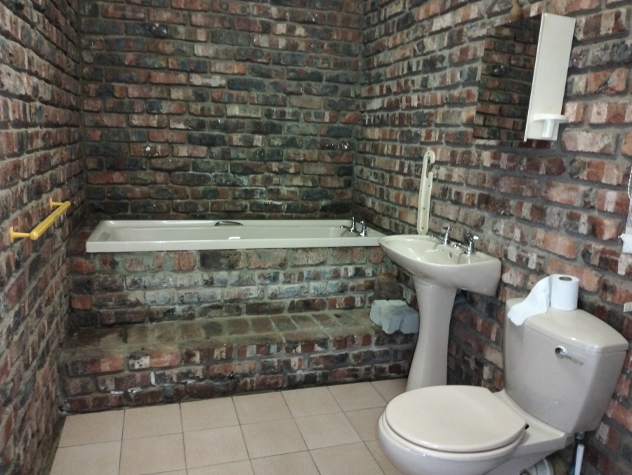 To Let 4 Bedroom Property for Rent in Hankey Eastern Cape